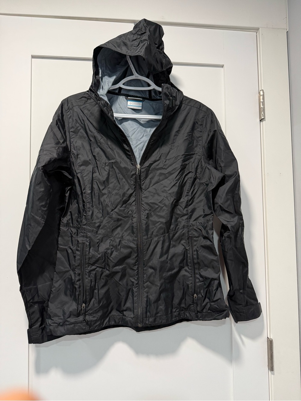 Lightweight Black Hooded Jacket for Men - Water-Resistant Columbia